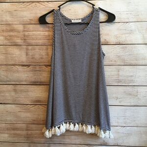 ‎PEBBLE & STONE TOP WITH  TASSELED HEM